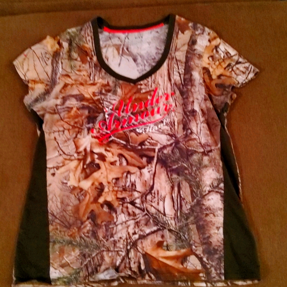 Under Armour Hunt T-shirt Size Medium